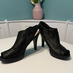 Women’s Peep Toe Heels, Black, Size 7.5